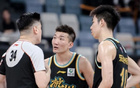 CBA总决赛首战震撼上演！孙铭徽全场低迷仅得0分，张镇麟表现低迷仅贡献1分，而双方外援却联手轰出惊天99分，成为比赛最大亮点与焦点！